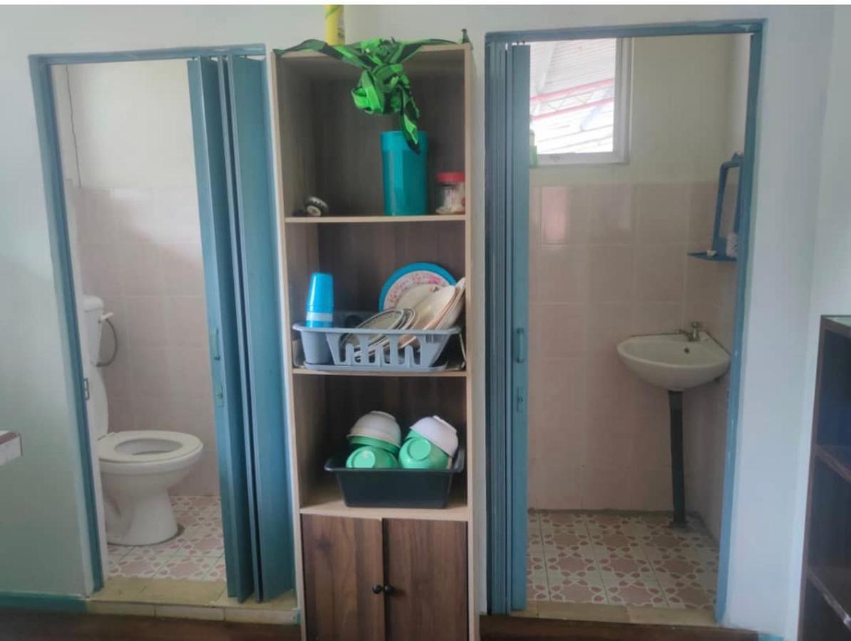 Mak Homestay Upstairs With 5 Bedrooms Kampong Kundassan Exteriör bild